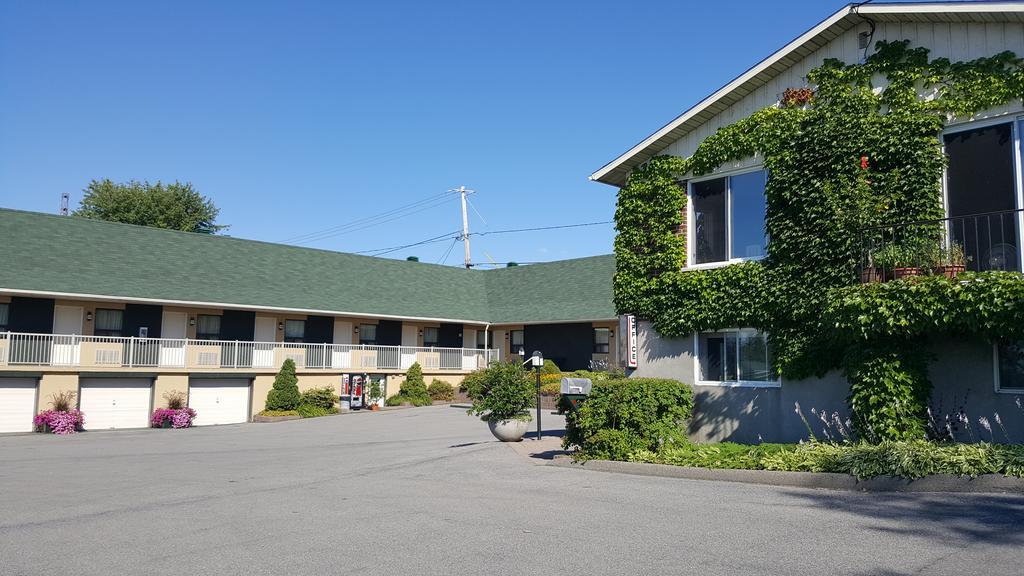 Hotel Oasis Lac St-Louis Salaberry-de-Valleyfield Exterior photo
