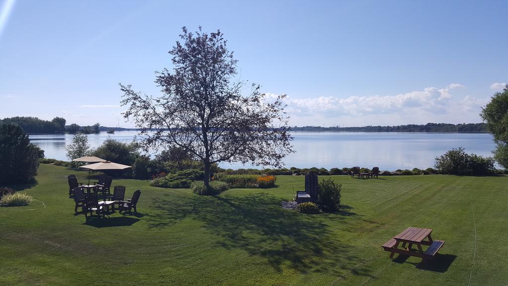 Hotel Oasis Lac St-Louis Salaberry-de-Valleyfield Exterior photo