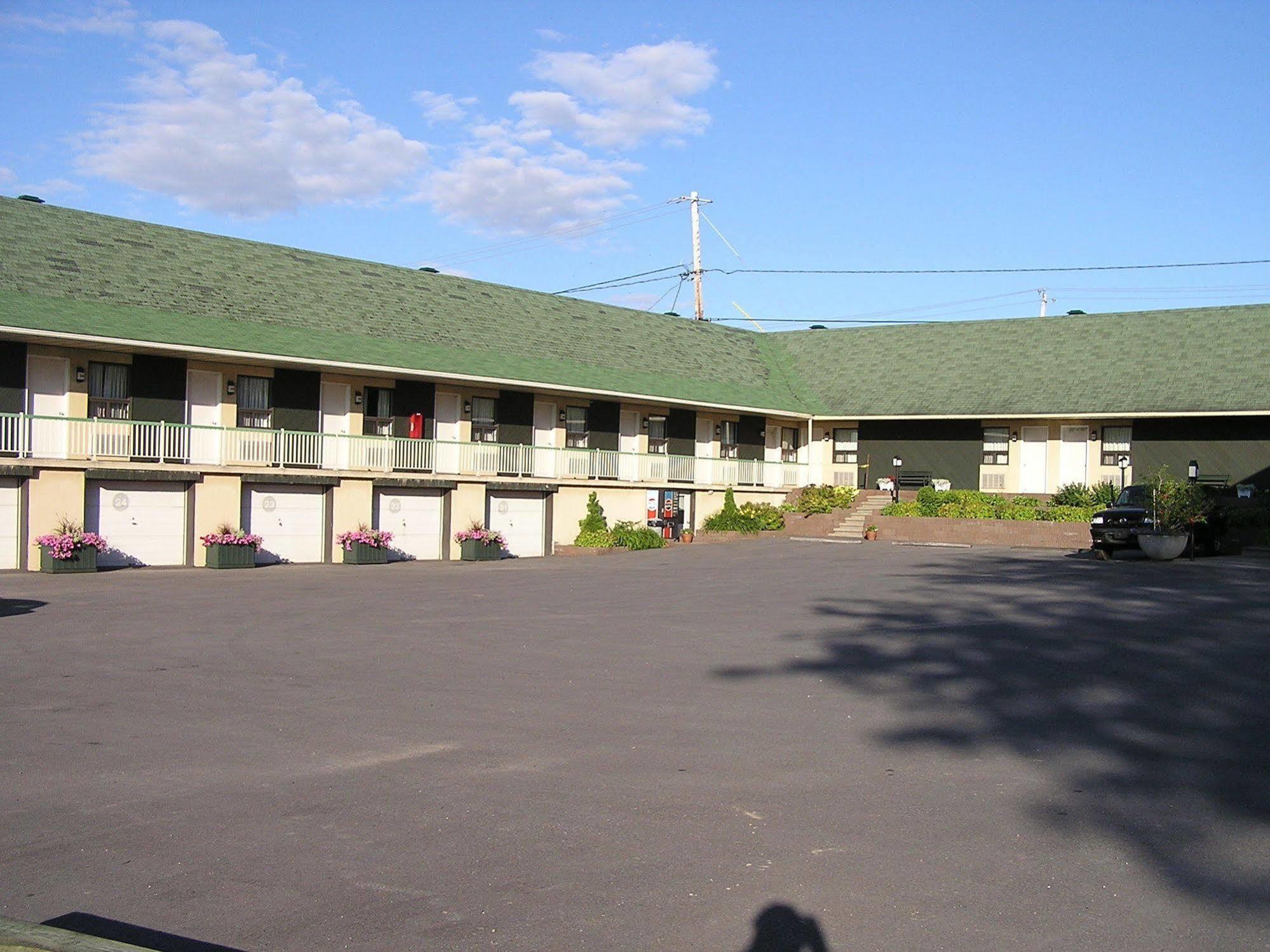Hotel Oasis Lac St-Louis Salaberry-de-Valleyfield Exterior photo