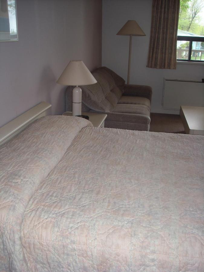 Hotel Oasis Lac St-Louis Salaberry-de-Valleyfield Room photo